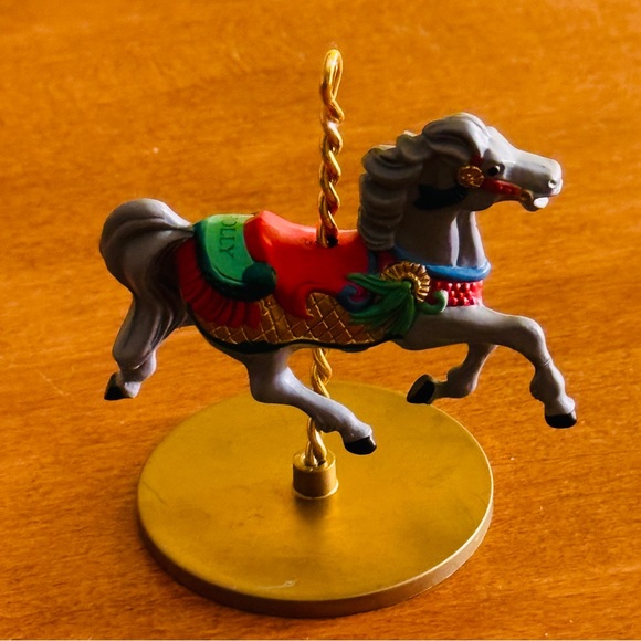 Hallmark Keepsake Ornament Holly Christmas Carousel Horse 2nd in Collection 1989 - Picture 3 of 6